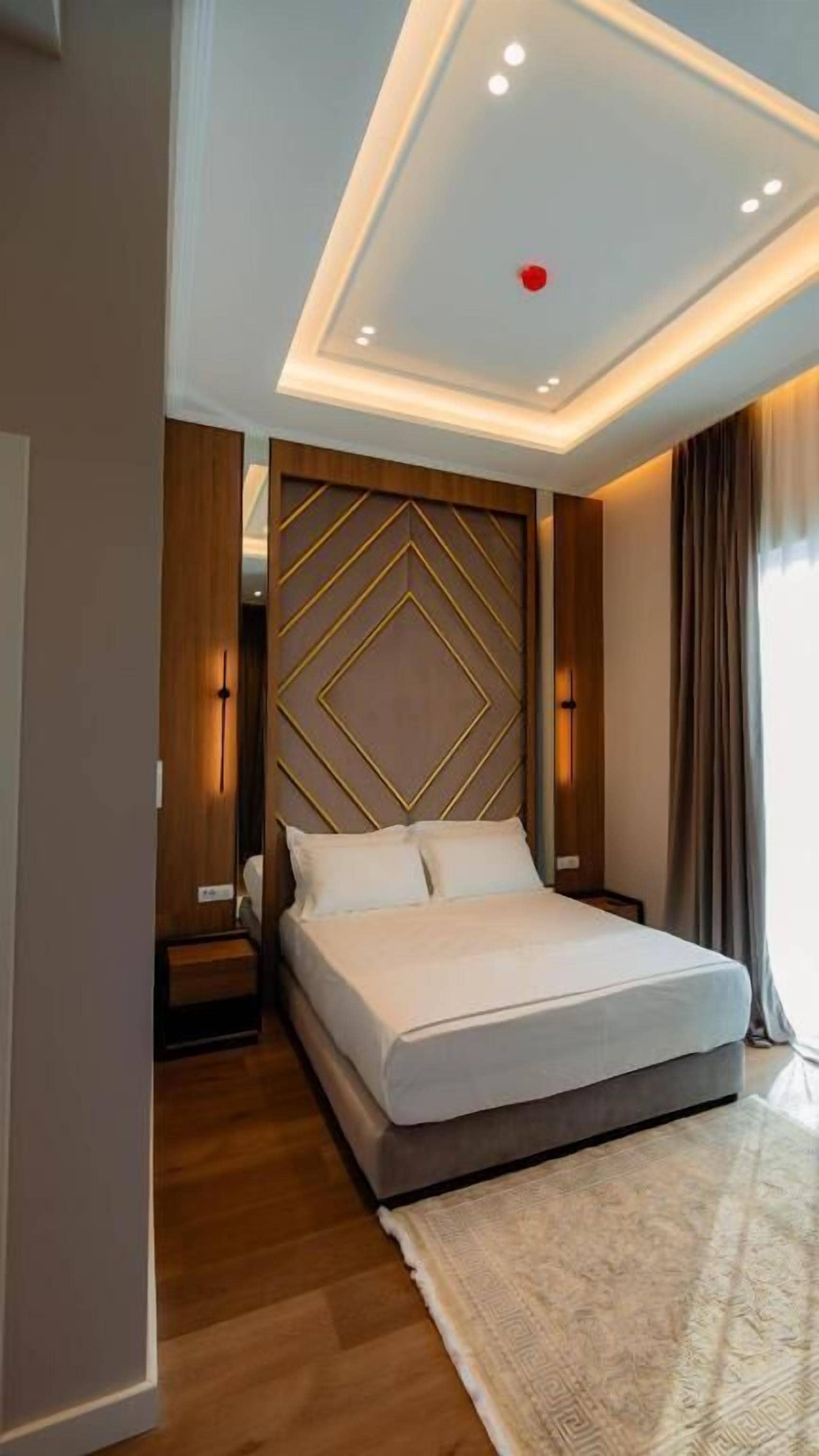 Escrivaninha, quartos à prova de som, ferros/tábuas de passar roupa