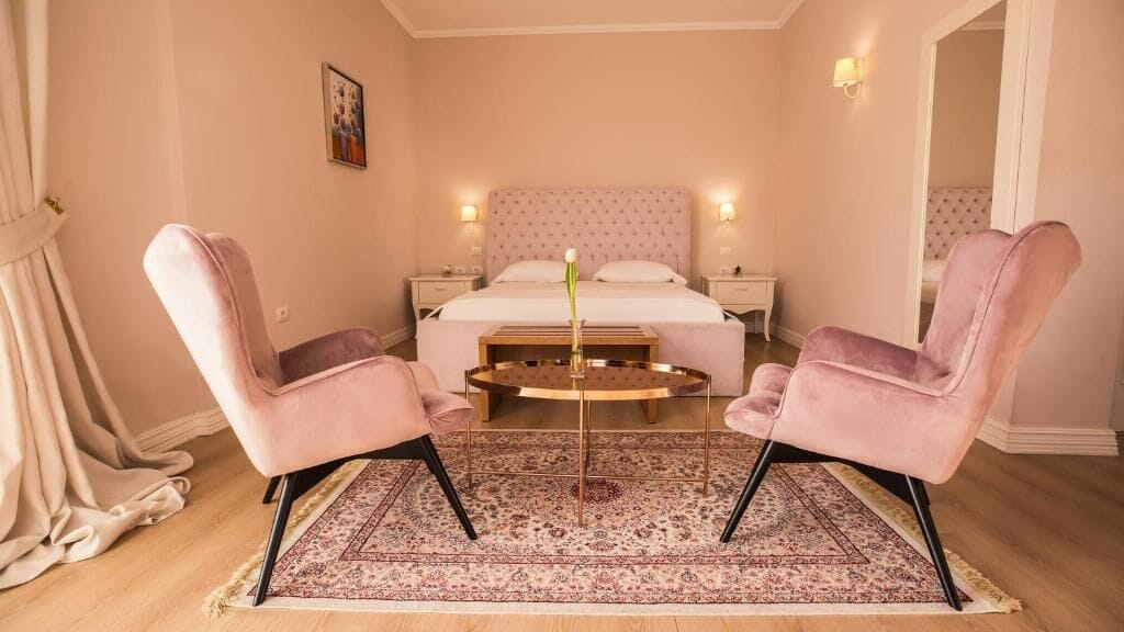 Quarto casal superior, sacada, vista para o jardim | Escrivaninha, quartos à prova de som, ferros/tábuas de passar roupa