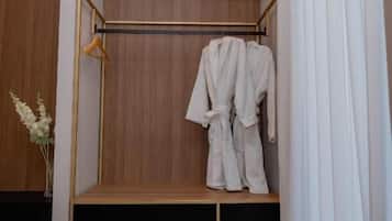 Deluxe Double Room, Balcony, Garden View | Interior