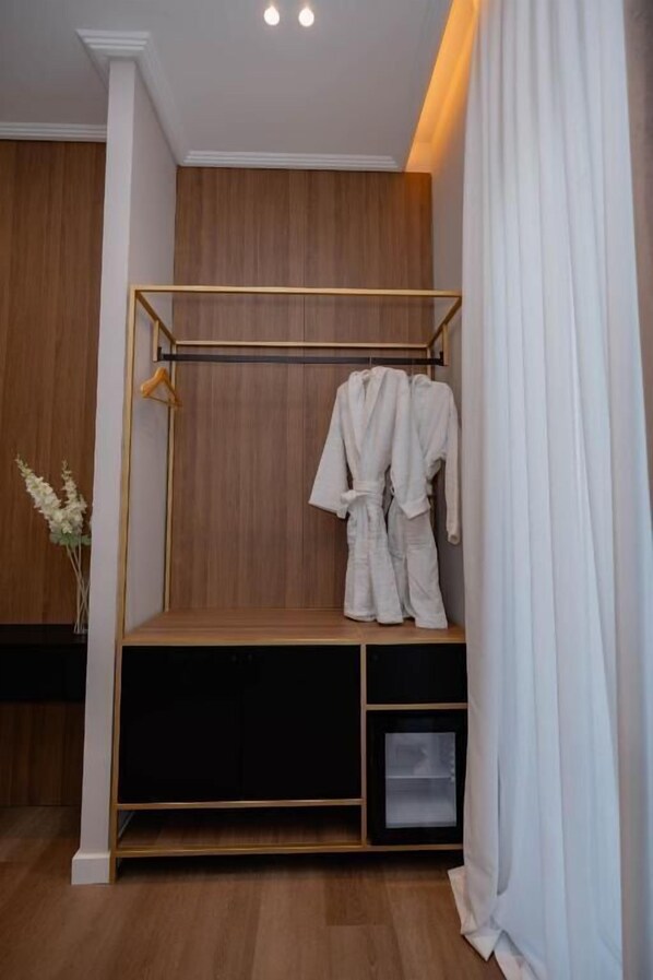 Deluxe Double Room, Balcony, Garden View | Interior - Royal Hill Hotel (Gjokaj)