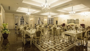 Dining - Royal Hill Hotel (Vore)