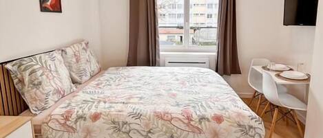 Comfort-dobbeltværelse - 1 dobbeltseng | Gratis Wi-Fi, sengetøj