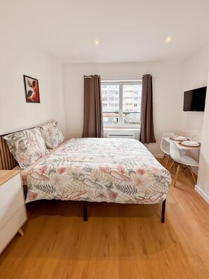 Comfort Double Room, 1 Double Bed | Free WiFi, bed sheets