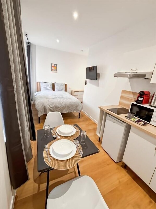Double Room | Free WiFi, bed sheets