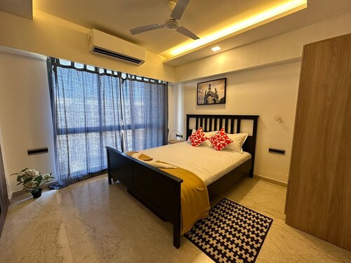 1BR Service Apartment A-1305 BKC By Florastays