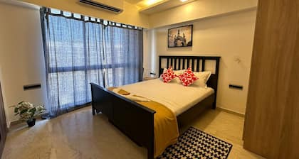 1BR Service Apartment A-1305 BKC By Florastays