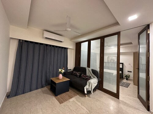 1BR Service Apartment A-1305 BKC By Florastays