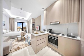 Silitysrauta/-lauta, Wi-Fi, vuodevaatteet