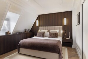 Iron/ironing board, WiFi, bed sheets - A Splendid 1-Br - Champs-Elysées (Paris)