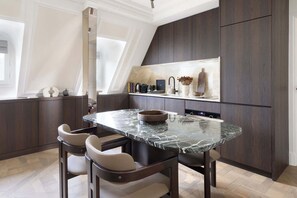 Dining - A Splendid 1-Br - Champs-Elysées (Paris)