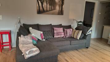 House, 6 Bedrooms, Accessible, Smoking | Living room