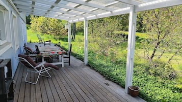 Talo, 6 makuuhuonetta, esteetön, tupakointi sallittu | Terassi/patio