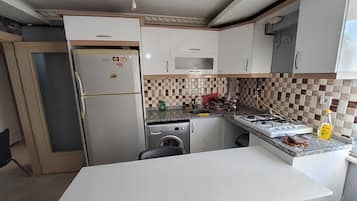 Classic-huoneisto, parveke | Yksityinen keittiö