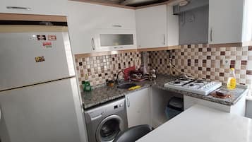 Classic-huoneisto, parveke | Yksityinen keittiö