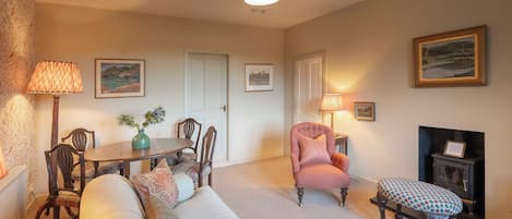 Maison, 2 chambres, vue jardin | Coin séjour