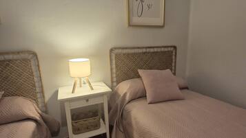 2 dormitorios, tabla de planchar con plancha, wifi gratis y ropa de cama