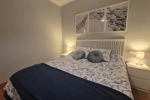 2 bedrooms, iron/ironing board, free WiFi, bed sheets