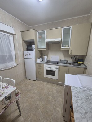 Fridge, microwave, oven, dishwasher - 305A The people's apartment (Cudillero)