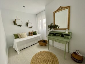 2 bedrooms, iron/ironing board, bed sheets - El Rincon de Sara, Torre del Mar (Torre del Mar)