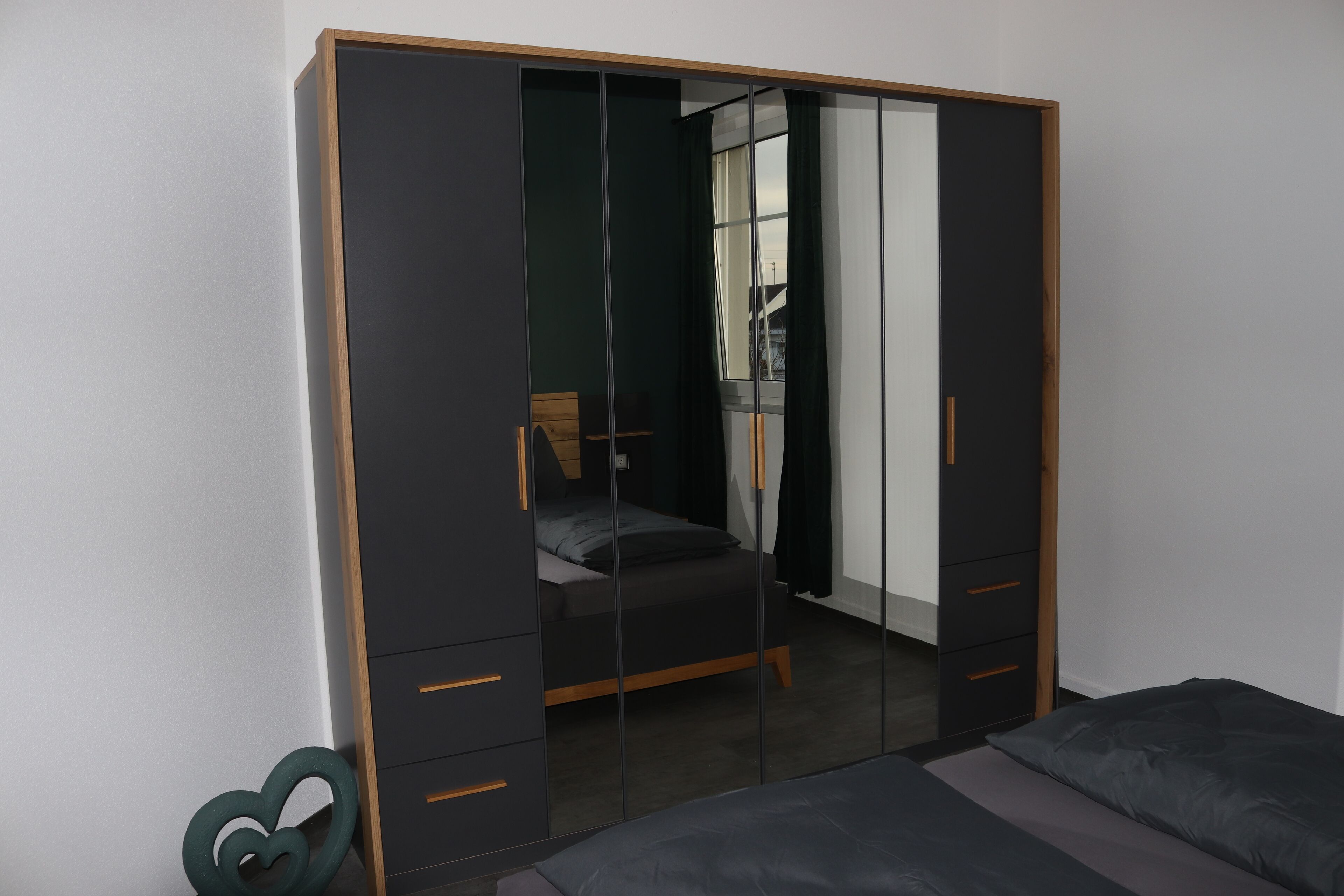 2 bedrooms, iron/ironing board, bed sheets