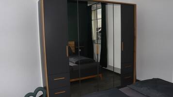 2 bedrooms, iron/ironing board, bed sheets