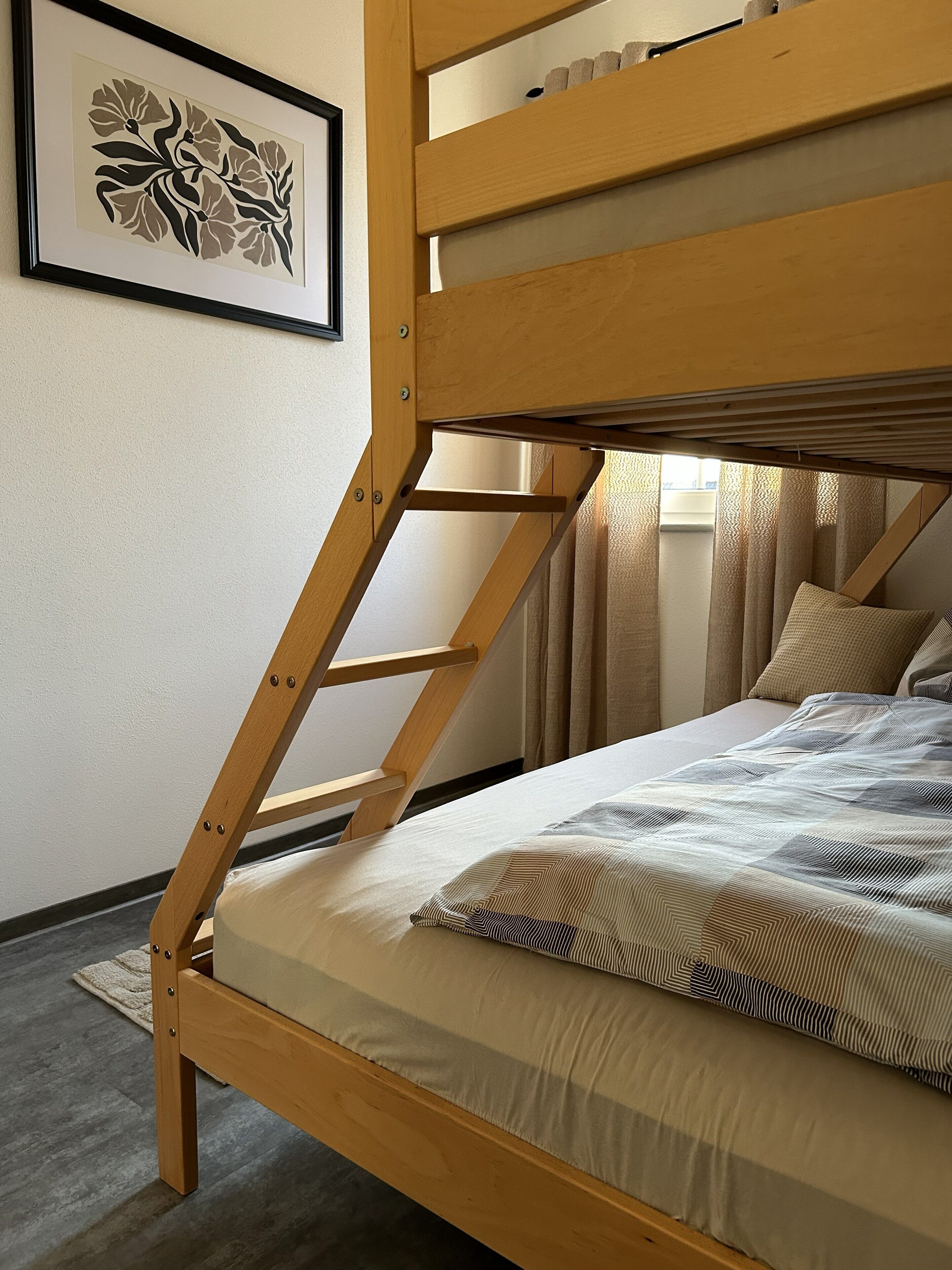 Strykjärn/strykbräda och sängkläder