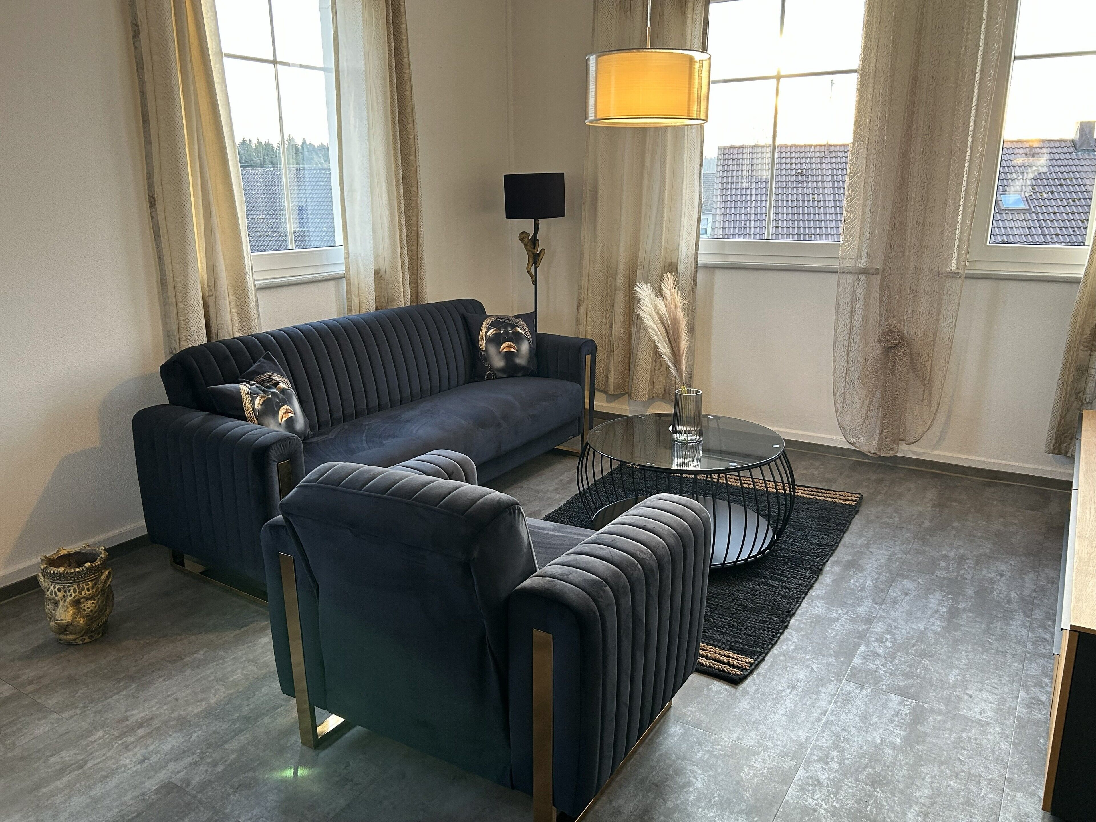 Fernseher, Kamin, Bücher