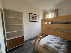 Fer et planche à repasser, draps fournis