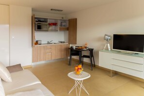TV - Charming T1 in residence with swimming pool (Porto-Vecchio)