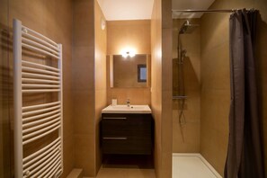 Shower, hair dryer, towels, toilet paper - Charming T1 in residence with swimming pool (Porto-Vecchio)