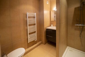 Shower, hair dryer, towels, toilet paper - Charming T1 in residence with swimming pool (Porto-Vecchio)