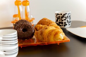 Breakfast meal - Charming T1 in residence with swimming pool (Porto-Vecchio)