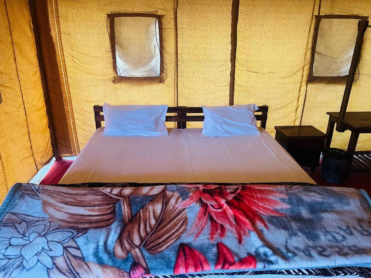 Tenda de campanya | Llits addicionals, wifi gratuïta i roba de llit 