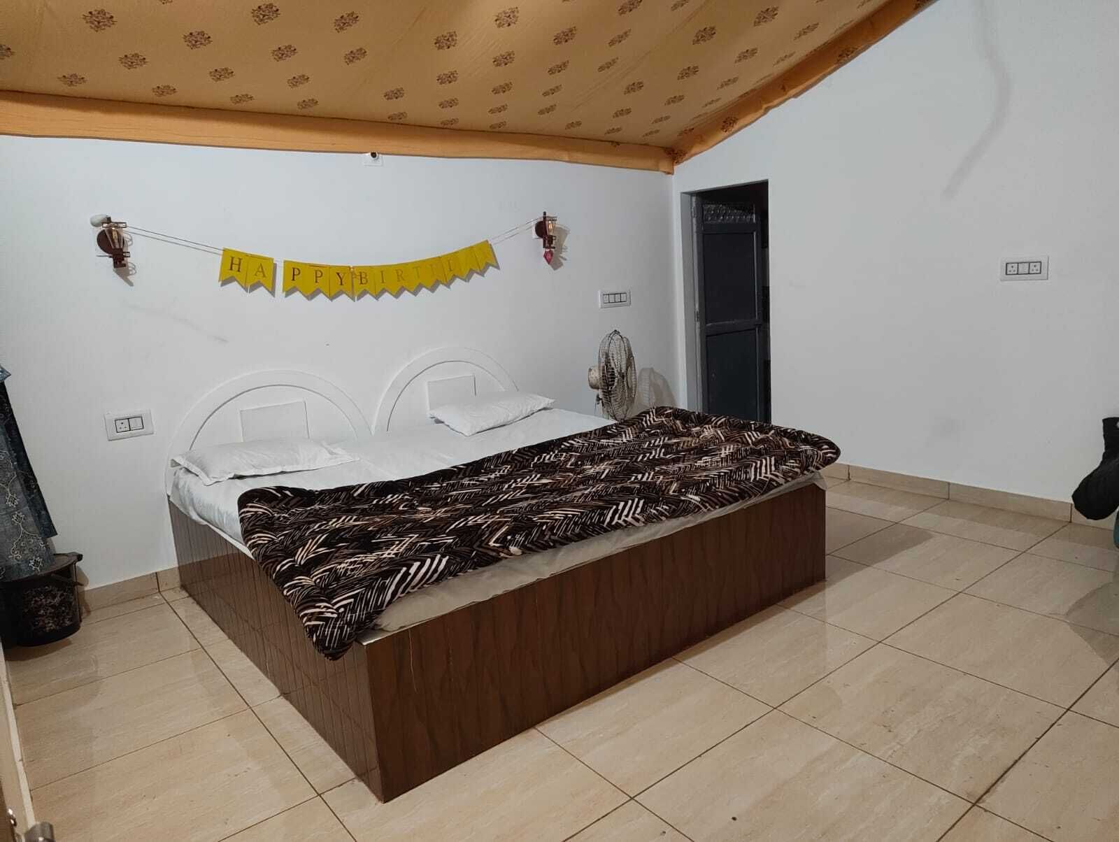 Deluxe Room | Rollaway beds, free WiFi, bed sheets