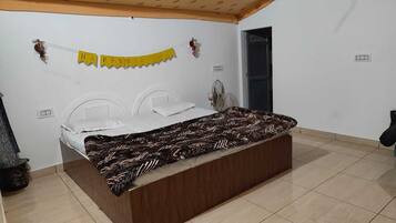 Deluxe Room | Rollaway beds, free WiFi, bed sheets