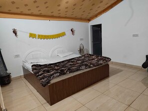 Rollaway beds, free WiFi, bed sheets - Shree Karni Hotel & Restaurant (Bikaner)