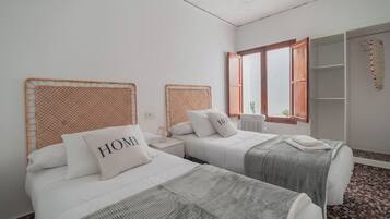Deluxe House, 2 Bedrooms | Premium bedding, down comforters, individually decorated