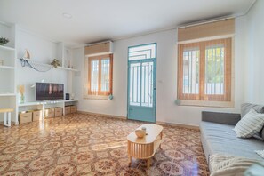 Comfort House, 2 Bedrooms | Living area | 42-inch Smart TV with digital channels - Les Villetes (Moncofar)