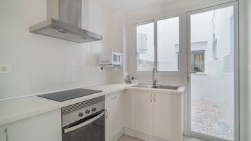 Family House, 3 Bedrooms | Private kitchen | Fridge, oven, toaster, griddle
