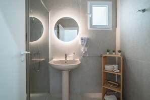 Tradisjonelt hus, 3 soverom | Bad | Dusj, regndusjhode, hårføner og håndklær