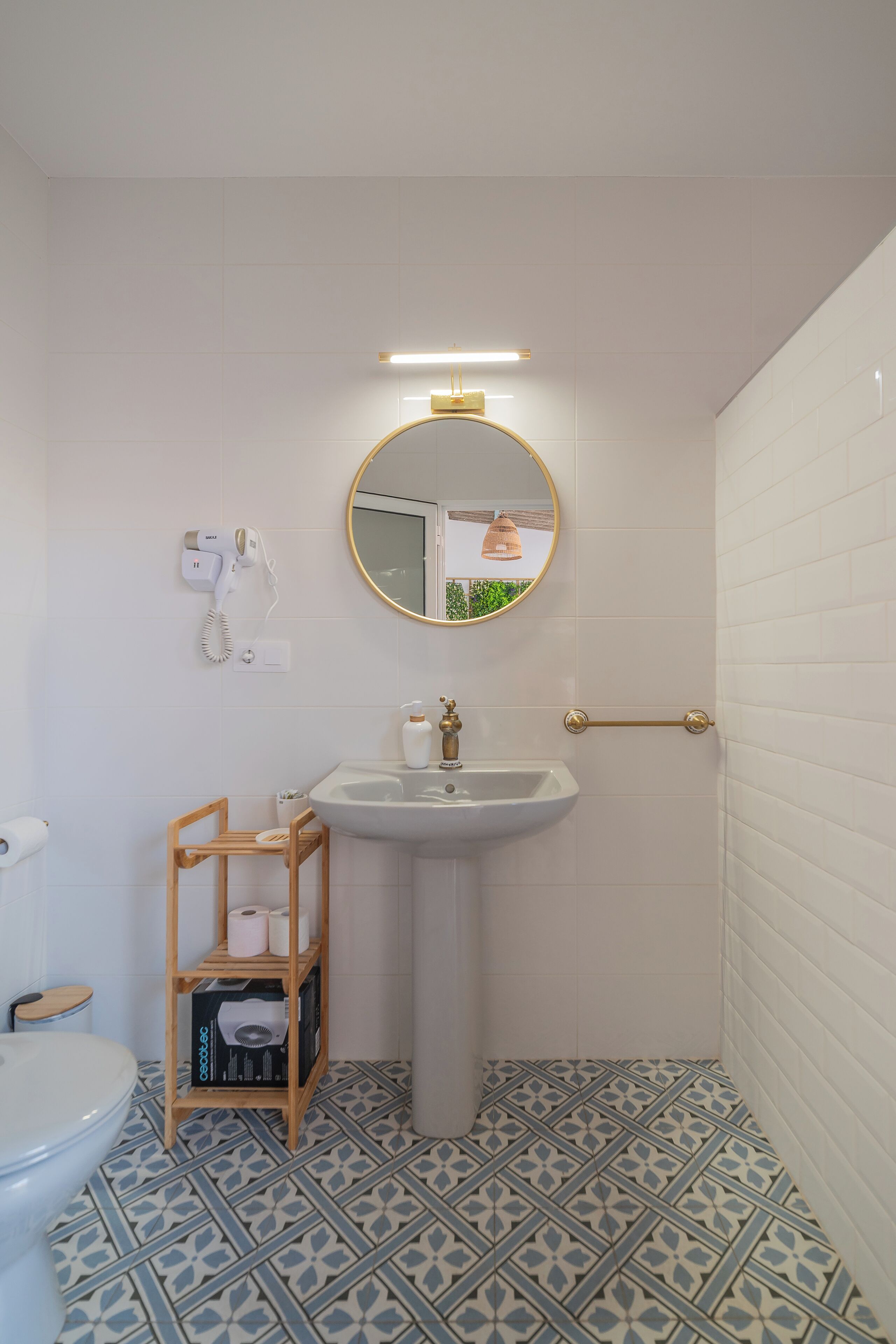 Comfort Villa | Bathroom | Shower, hair dryer, towels, soap