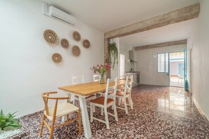 豪華獨棟房屋, 2 間臥室 | 起居區 | 42-吋智慧型電視，提供數位頻道