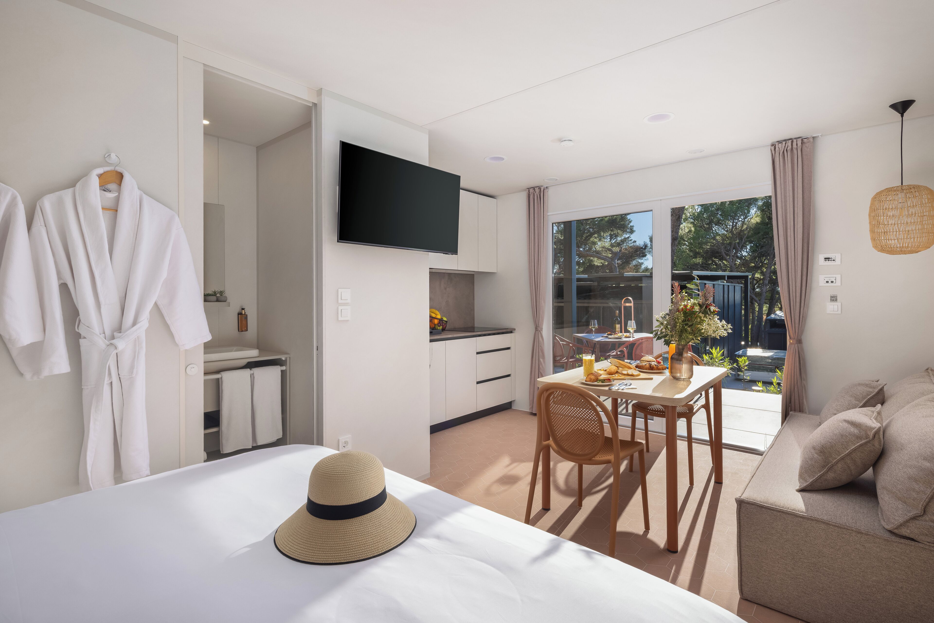 Glamping Escape with private jacuzzi 2+1 | Living area