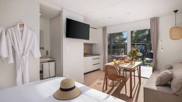 Glamping Escape with private jacuzzi 2+1 | Living area