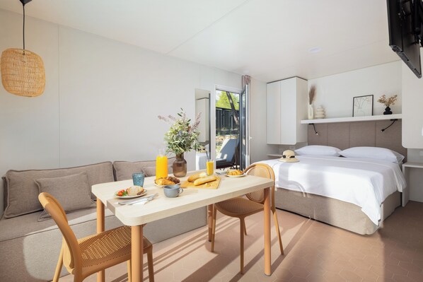 Glamping Escape with private jacuzzi 2+1 | In-room safe, blackout drapes, free WiFi - Pinadria Camping Resort (Baška Voda)