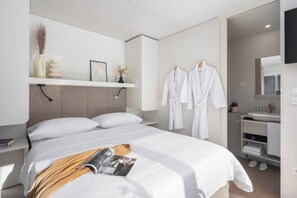 In-room safe, blackout curtains, free WiFi - Pinadria Camping Resort (Baška Voda)
