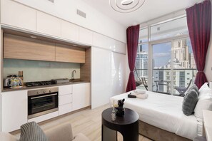 Iron/ironing board, WiFi, bed sheets - Free housekeeping visits during your stay - StayShort - Stylish Studio in Dubai Marina that Sleeps 2 (Dubai Marina)