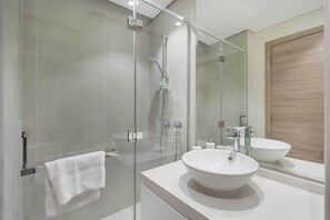Dusche, Haartrockner, Handtücher