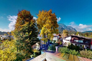 Property grounds - Vacation apt. “Partenkirchen” – design, mountain views, and balcony in Garmisch (Garmisch-Partenkirchen)
