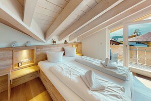 Desk, iron/ironing board, travel cot, free WiFi - Vacation apt. “Partenkirchen” – design, mountain views, and balcony in Garmisch (Garmisch-Partenkirchen)